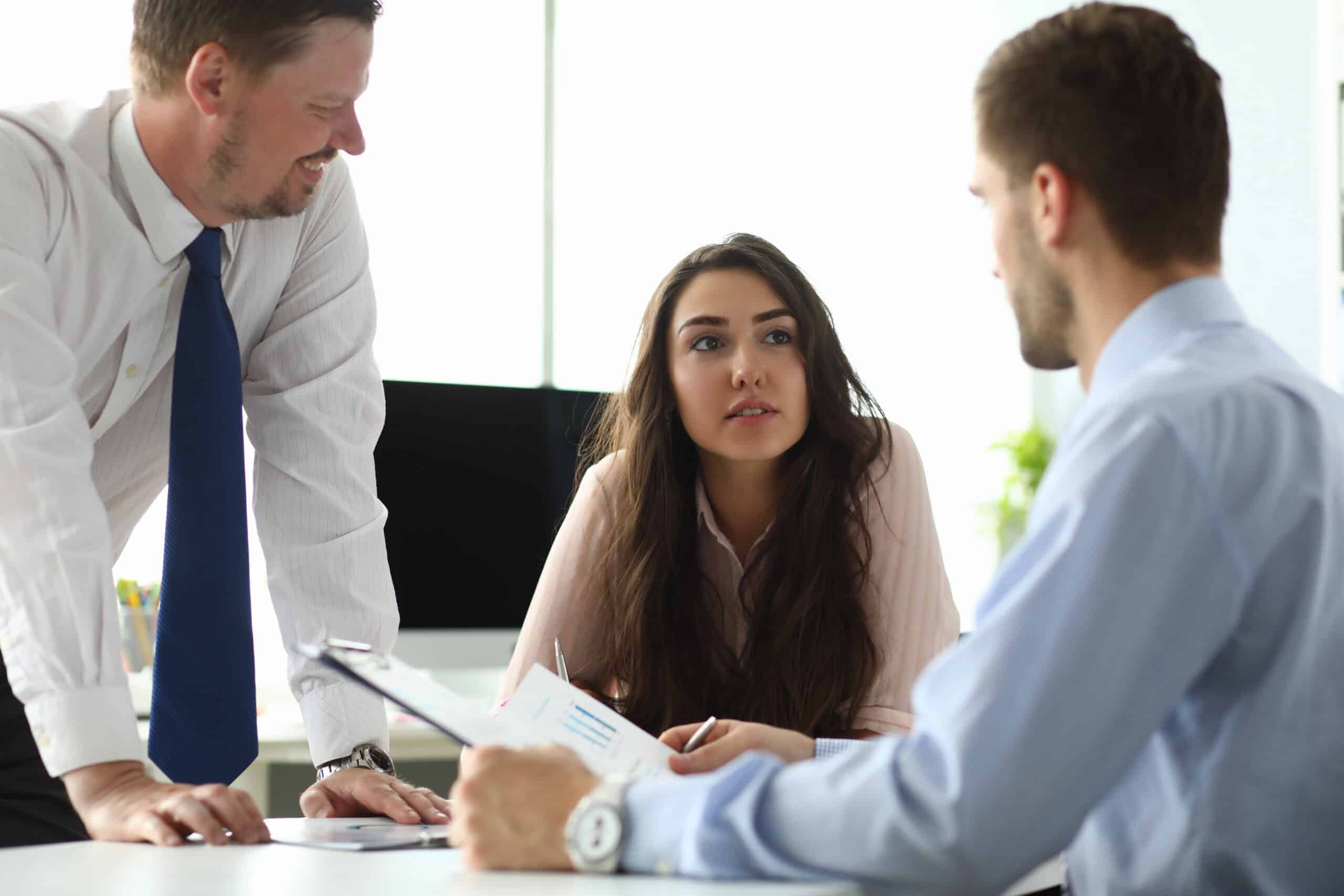 Confiança, assessoria jurídica e consultoria trabalhista em escritório de advocacia.